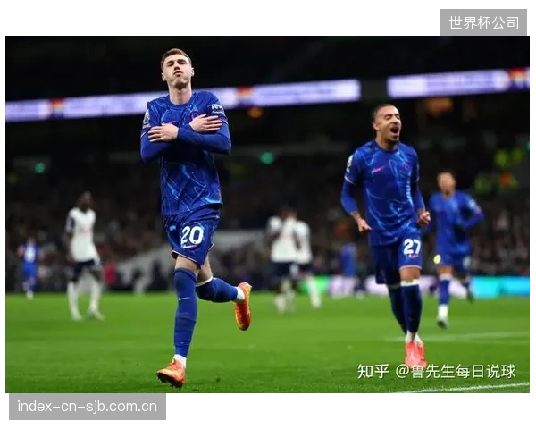 升班马科莫成为最大黑马，以稳固的防守体系队史首次获得欧冠参赛资格。